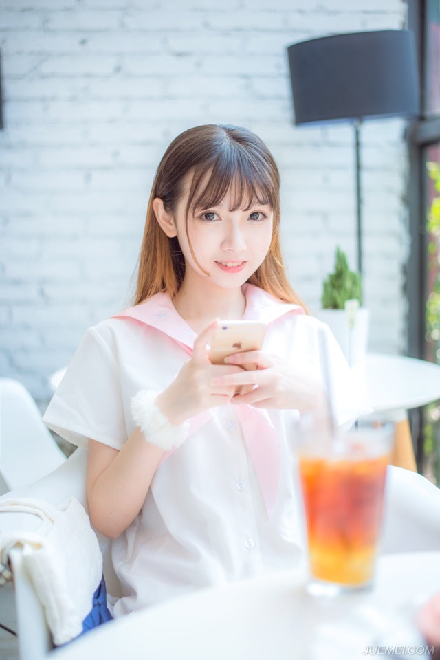 人之所以悲伤,是因为我们留不住岁月;而更无法面对的是有一日,青春,就这样消逝过去。